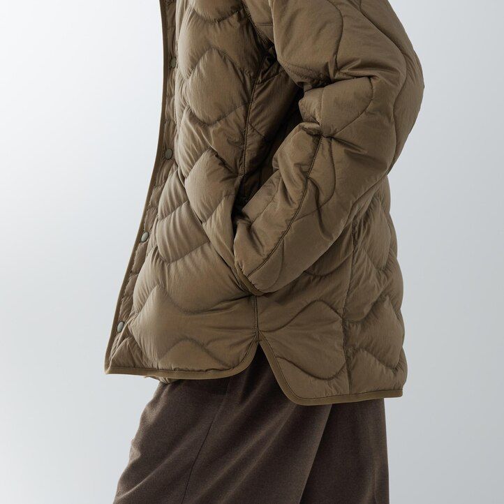 schwarze uniqlo hybrid-daunenjacken für herren aus recyceltem material