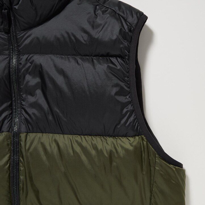 uniqlo ultra light daunenjacken für herren in olivgrün mit farbblockmuster