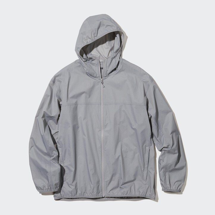 orangefarbene uniqlo herrenjacke mit uv-schutz 3d-schnitt und taschen