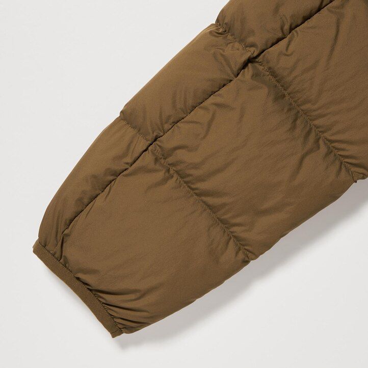 braune uniqlo ultra light daunenjacken für herren mit 3d-schnitt
