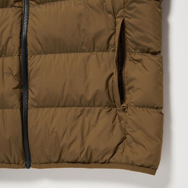 braune uniqlo ultra light daunenjacken für herren mit 3d-schnitt