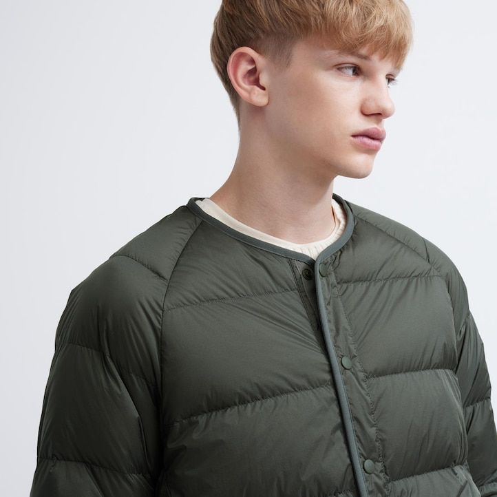 graue herren-daunenjacken von uniqlo aus 100 recycelten materialien