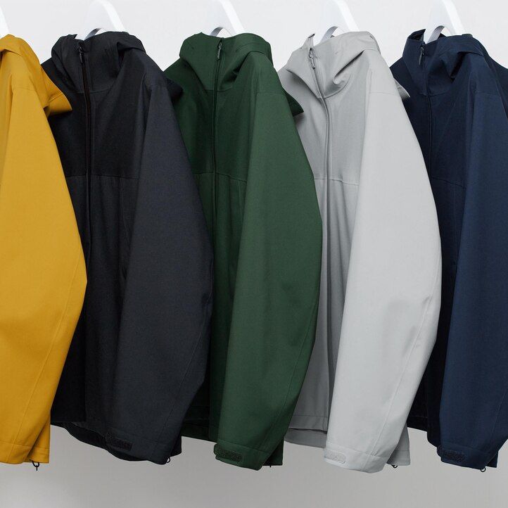 uniqlo blocktech 3d-schnitt herrenjacken in olivgrün
