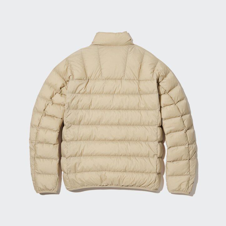 schwarze uniqlo ultra light daunenjacke mit 3d-schnitt für herren
