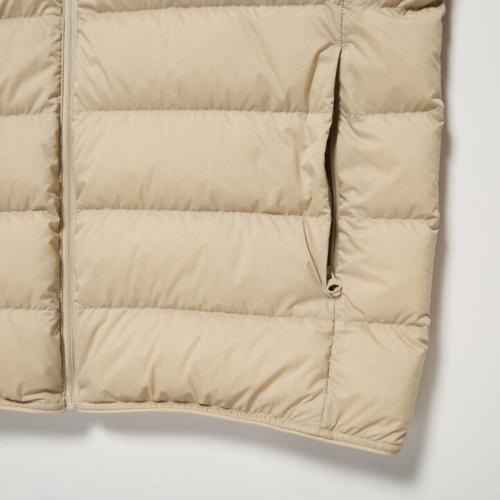 schwarze uniqlo ultra light daunenjacke mit 3d-schnitt für herren