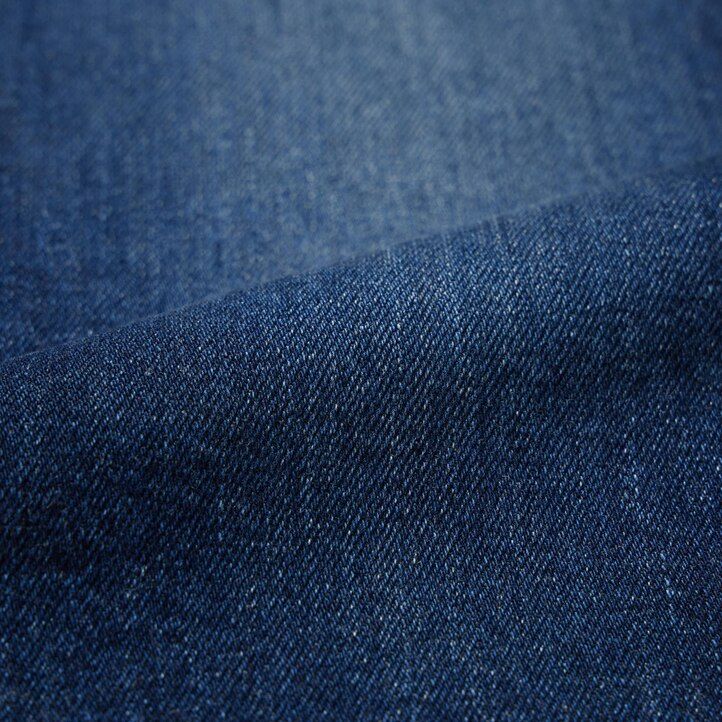 blaue uniqlo herren-jeans in slim fit