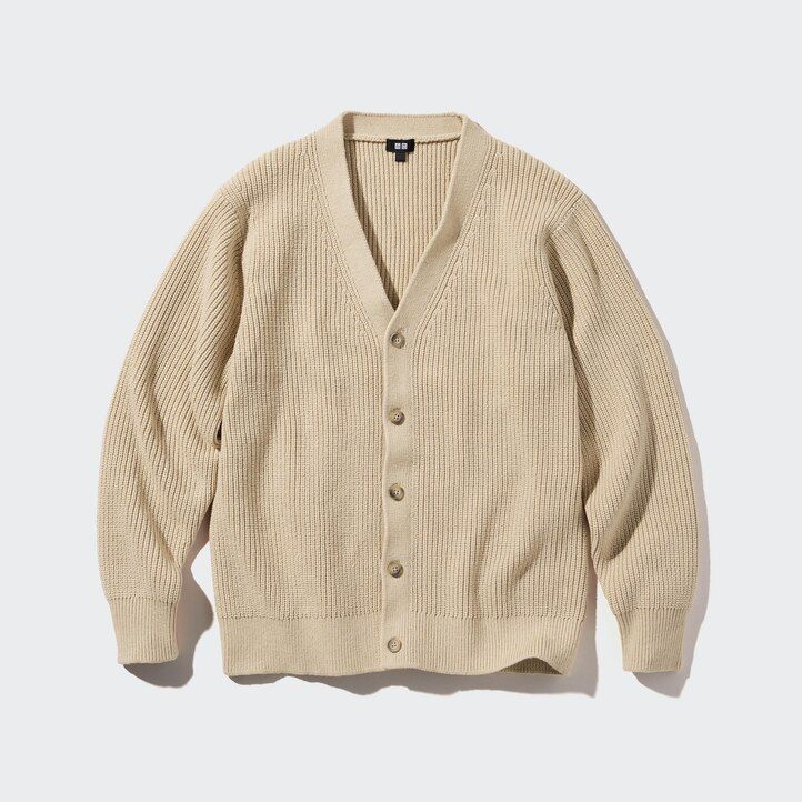 grauer uniqlo herrenpullover mit v-ausschnitt mittlere strickstärke