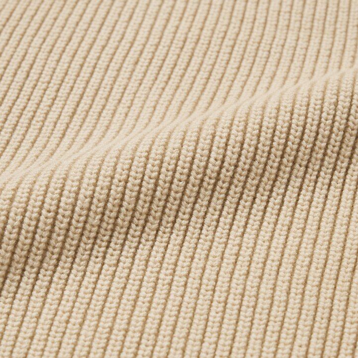 grauer uniqlo herrenpullover mit v-ausschnitt mittlere strickstärke