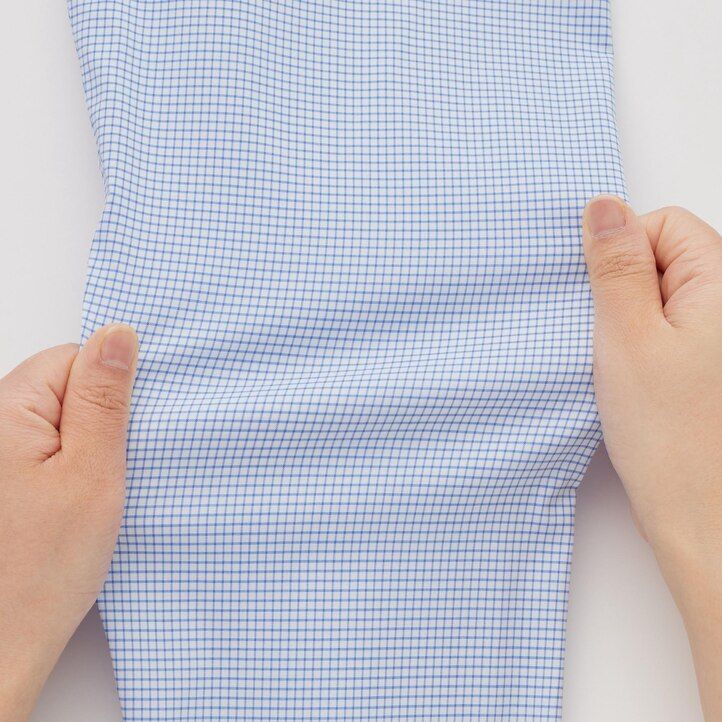 blaue uniqlo easyre stretch slim fit herrenhemden mit karomuster und halboffenem kragen