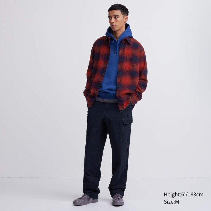 schwarzes uniqlo herren-flanellhemd mit karomuster regulärer passform und normalem kragen