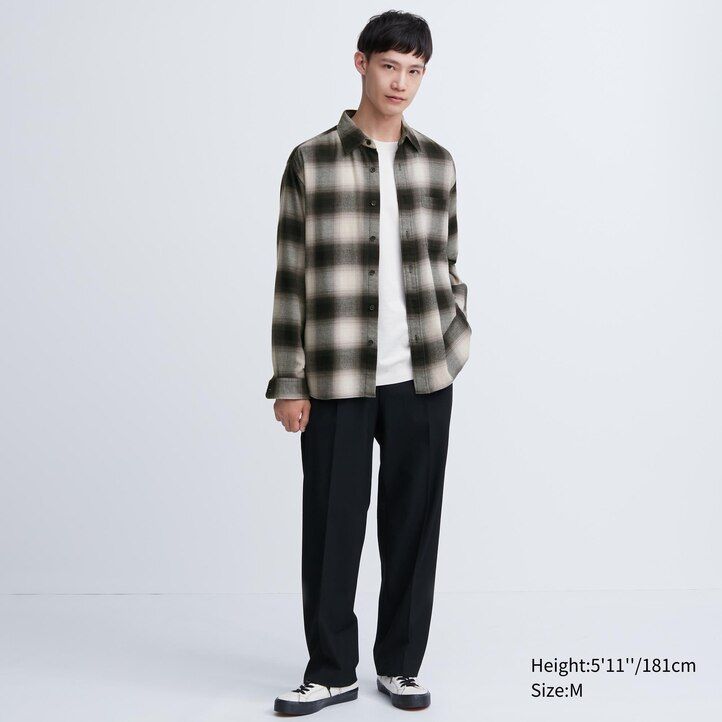 schwarzes uniqlo herren-flanellhemd mit karomuster regulärer passform und normalem kragen