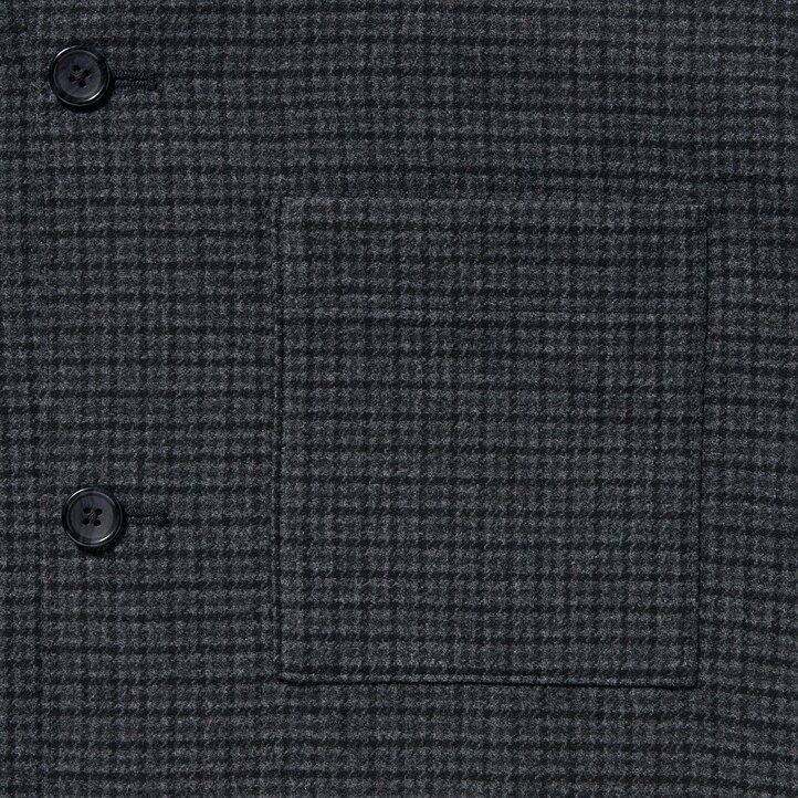 dunkelgraue uniqlo herrenhemden aus gebürstetem twill mit karomuster und langen Ärmeln