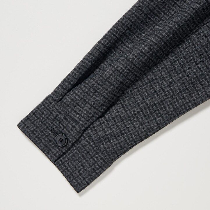 dunkelgraue uniqlo herrenhemden aus gebürstetem twill mit karomuster und langen Ärmeln