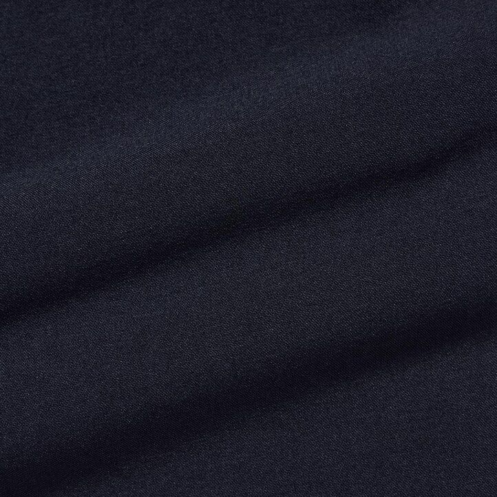 dunkelgraue herrenanzüge von uniqlo airsense ultra light in wolloptik