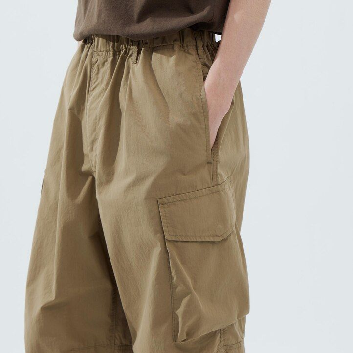 uniqlo wide fit parachutergo herrenhose olivgrün