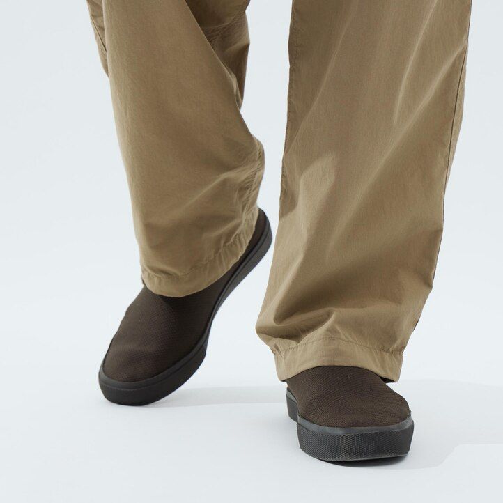 uniqlo wide fit parachutergo herrenhose olivgrün