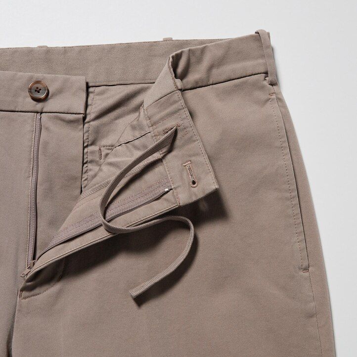 weiße uniqlo smart cotton herrenhose in knöchellänge