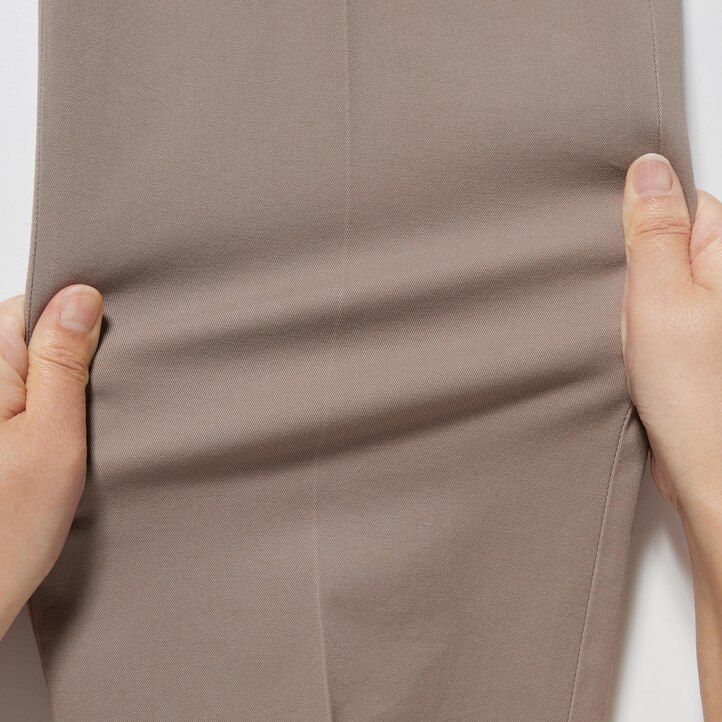 weiße uniqlo smart cotton herrenhose in knöchellänge