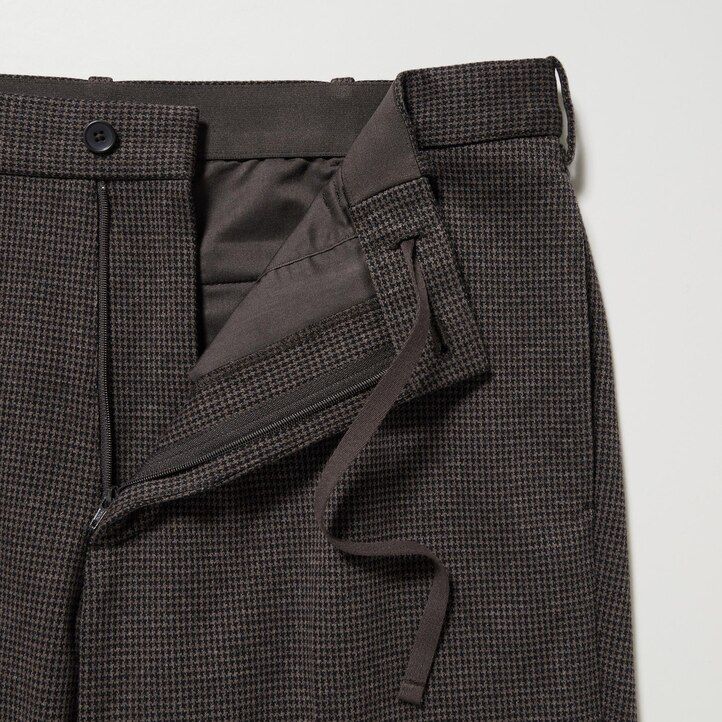 dunkelbraune uniqlo herrenhose mit elegantem hahnentrittmuster und knöchellänge