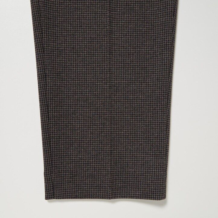 dunkelbraune uniqlo herrenhose mit elegantem hahnentrittmuster und knöchellänge