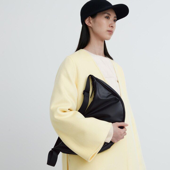 gelbe runde uniqlo-schultertasche für damen