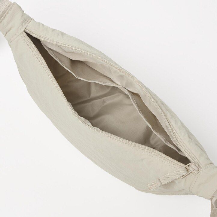 schwarze runde mini-schultertasche von uniqlo für damen