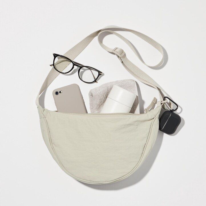 schwarze runde mini-schultertasche von uniqlo für damen