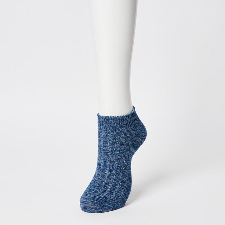 drei paar pinkfarbene uniqlo damensocken aus geripptem mischgarn