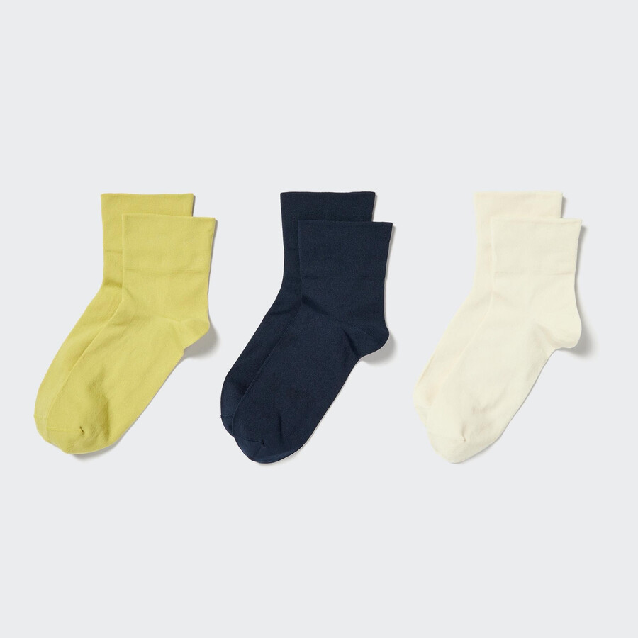 grüne uniqlo damen-socken mit rundhalsausschnitt schmal zulaufend drei paar