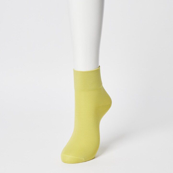 grüne uniqlo damen-socken mit rundhalsausschnitt schmal zulaufend drei paar