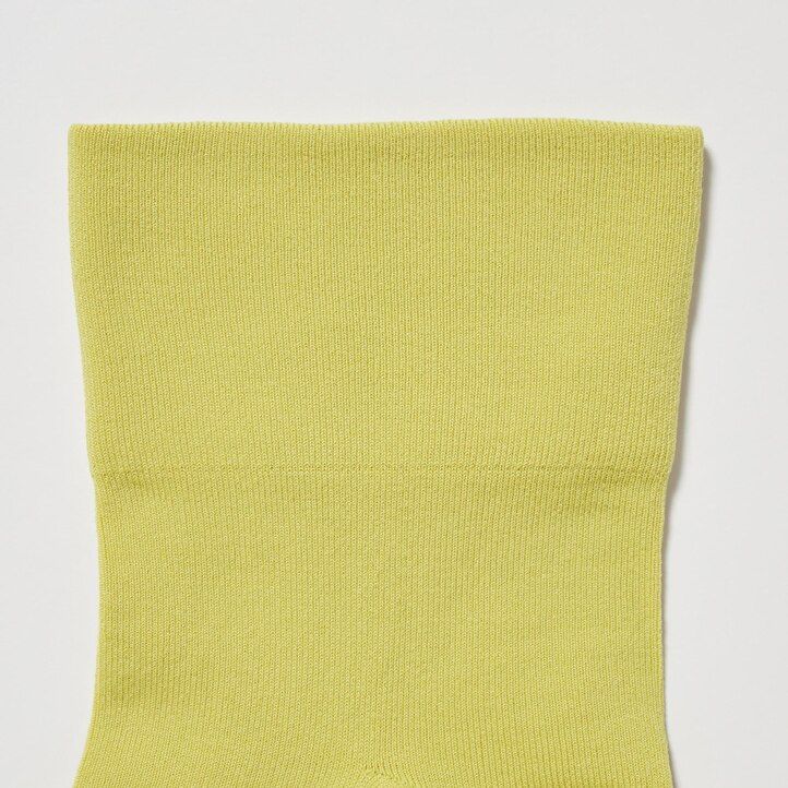 grüne uniqlo damen-socken mit rundhalsausschnitt schmal zulaufend drei paar
