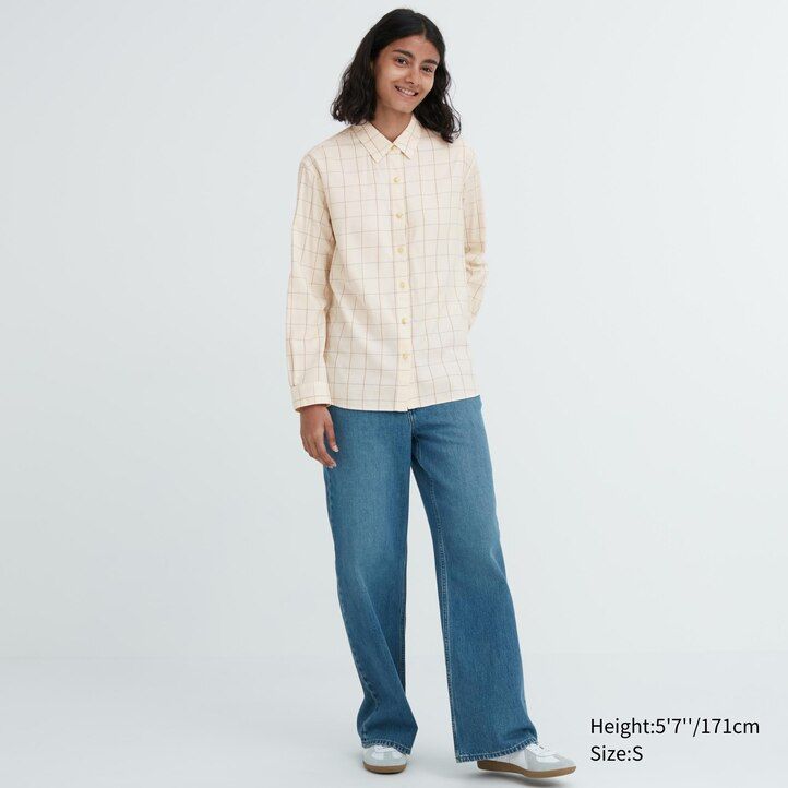 weiße damenbluse von uniqlo mit weichem gebürstetem karomuster und Ärmeln
