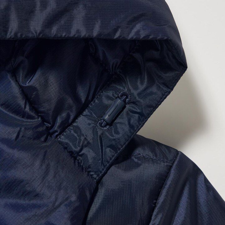 uniqlo ultraleichte daunenjacken für damen in marineblau