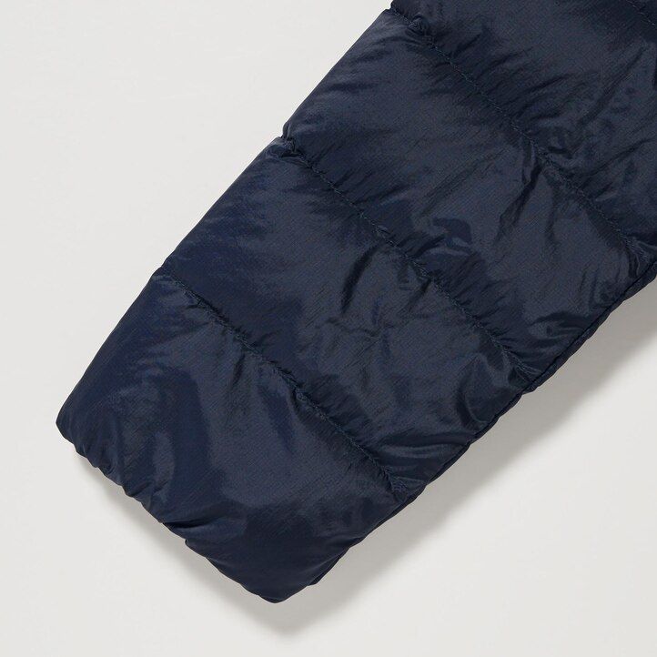 uniqlo ultraleichte daunenjacken für damen in marineblau