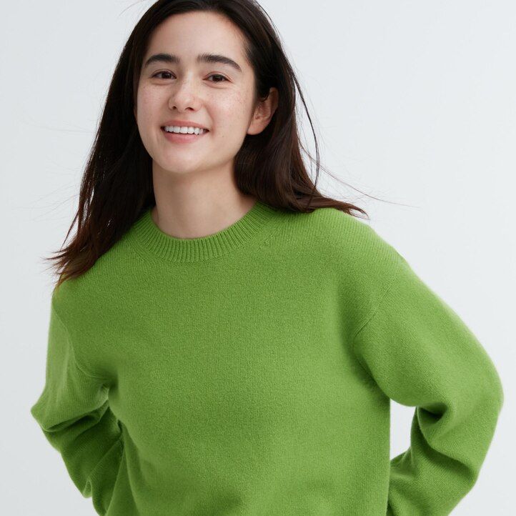 grüner uniqlo damen-pullover aus premium-lammwolle mit rundhalsausschnitt