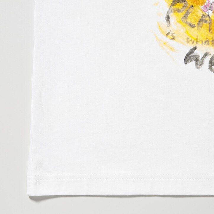 weiße damen-t-shirts von uniqlo mit dem aufdruck „peace for all von francesco risso