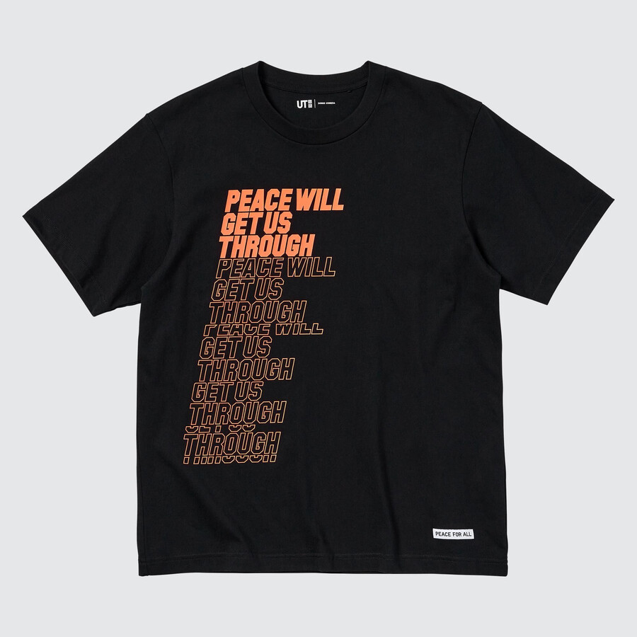 schwarze damen-t-shirts von uniqlo mit dem aufdruck „peace for all von shingo kunieda