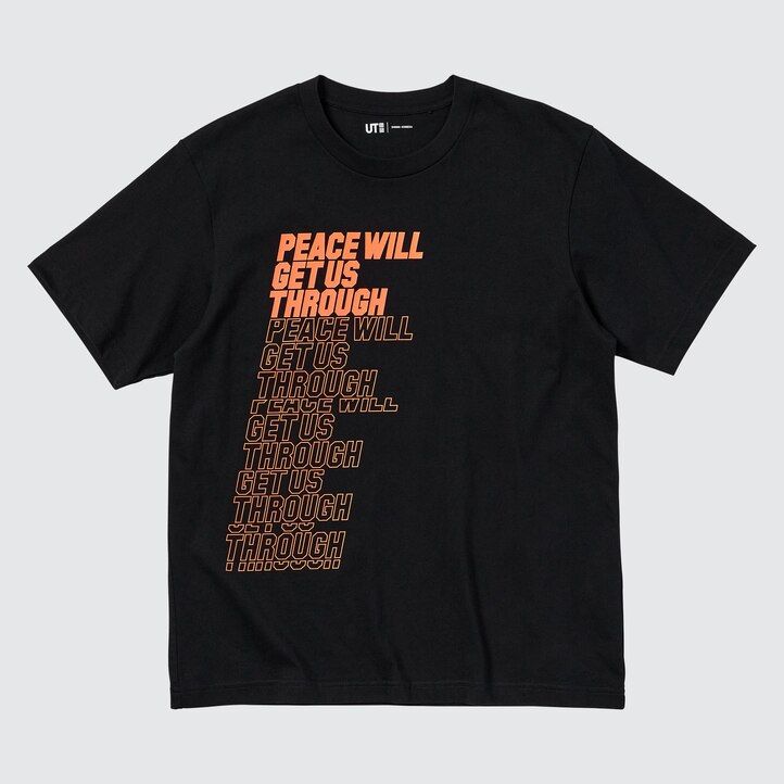 schwarze damen-t-shirts von uniqlo mit dem aufdruck „peace for all von shingo kunieda