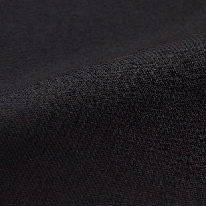 dunkelgraue uniqlo heattech damen-thermo-t-shirts mit rundhalsausschnitt und Ärmeln