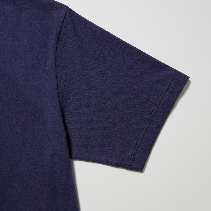 uniqlo damen-t-shirts mit friedensmotiv von ayumu hirano in marineblau
