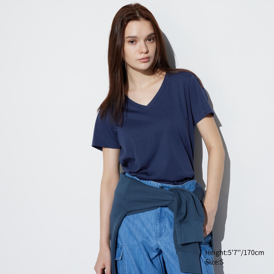 blaue uniqlo damen-t-shirts aus 100 supima-baumwolle mit v-ausschnitt und Ärmeln