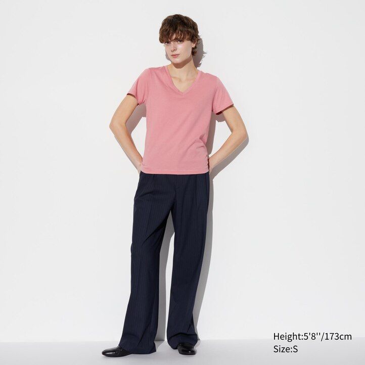 blaue uniqlo damen-t-shirts aus 100 supima-baumwolle mit v-ausschnitt und Ärmeln