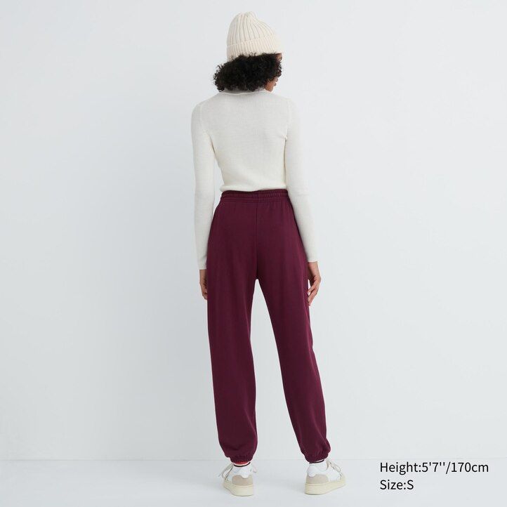 weiße uniqlo jogginghosen und damenoberteile