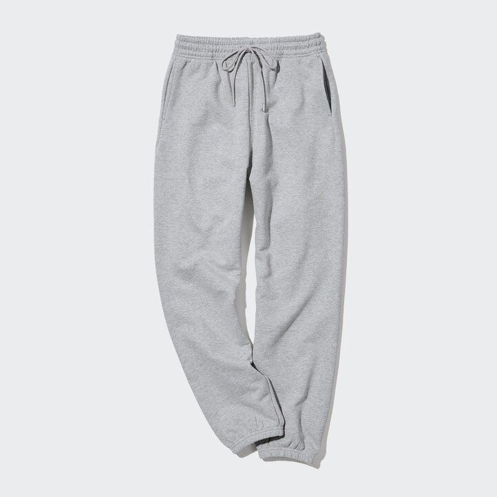 weiße uniqlo jogginghosen und damenoberteile